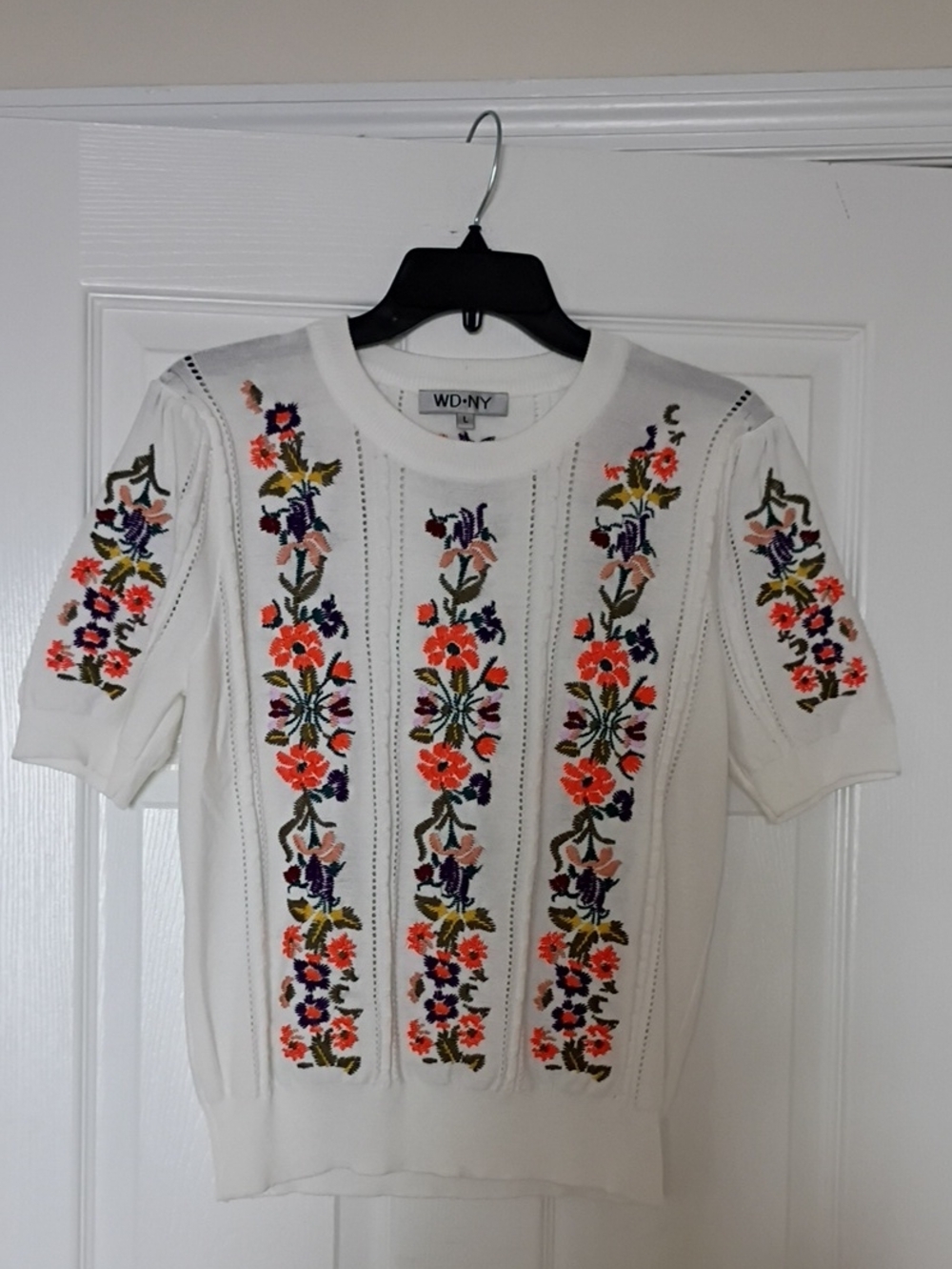 WD.NY White Short-Sleeve Knit Top with Multicolor Floral Embroidery
